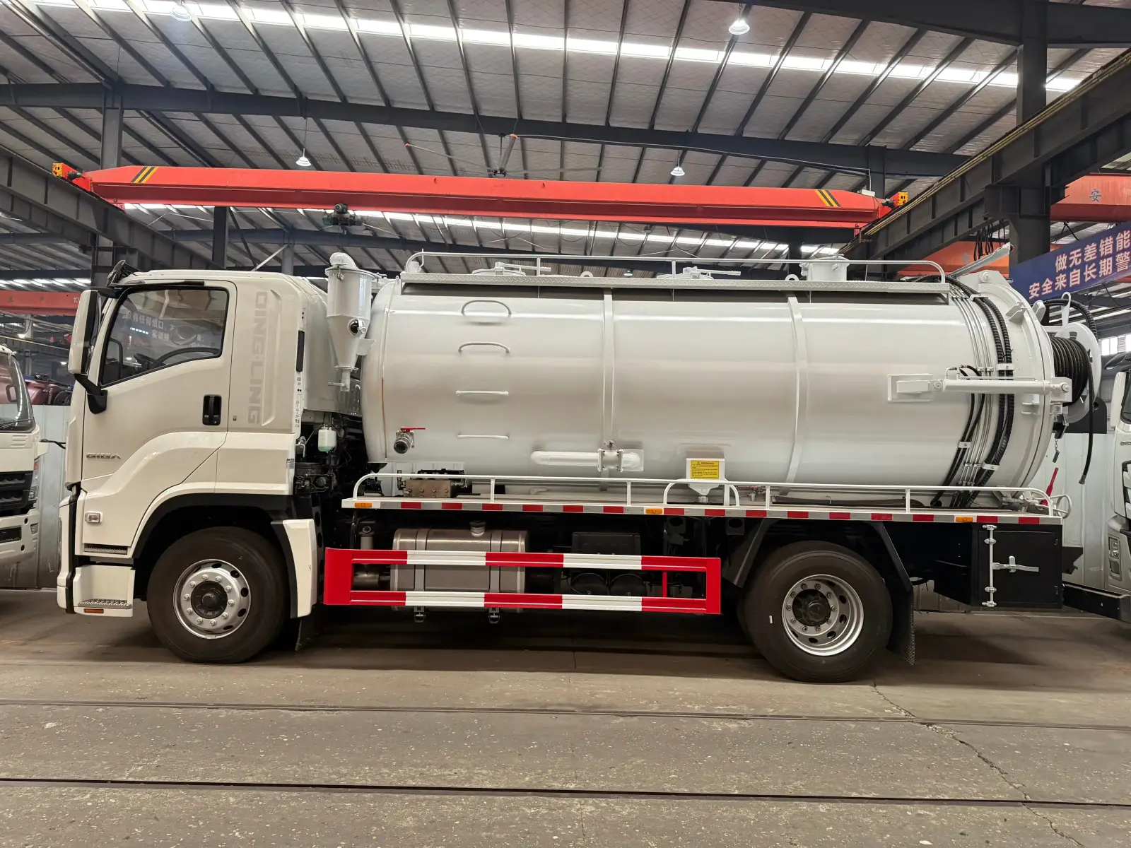 ISUZU 4x2 15cbm Vacuum Sewage Truck