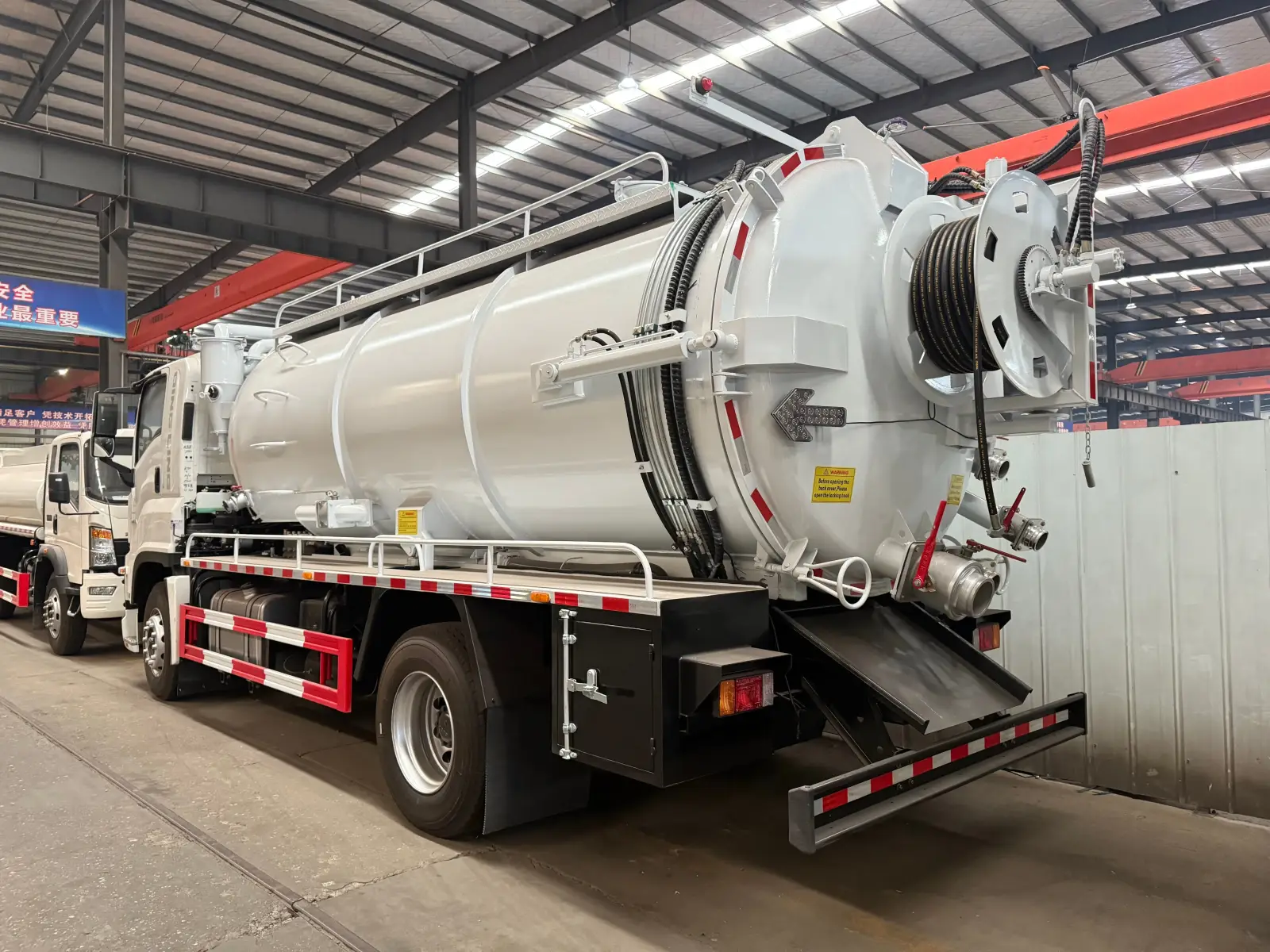 ISUZU 4x2 15cbm Vacuum Sewage Truck