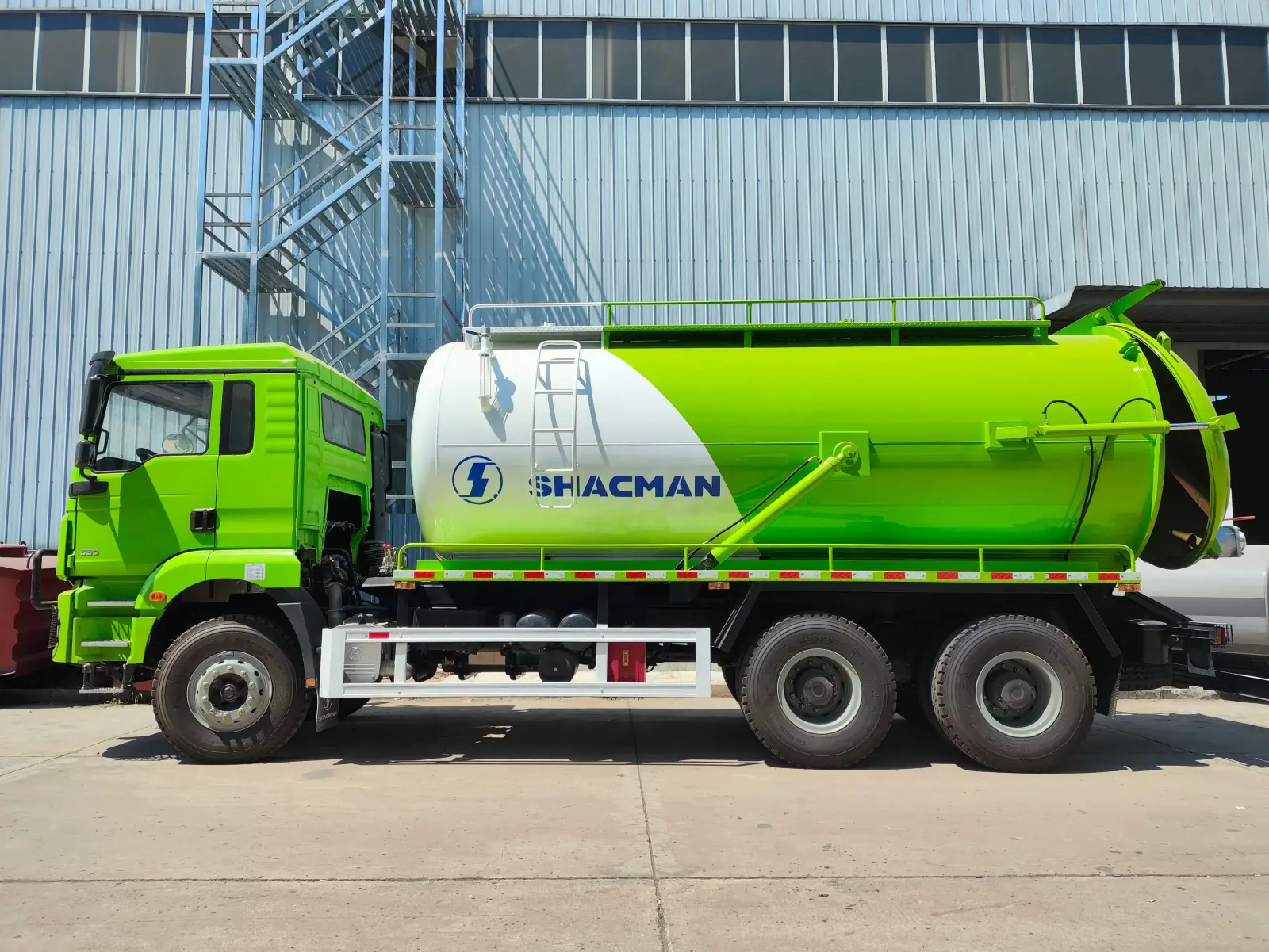 SHACMAN 6x4 20CBM Vacuum Sewage Suction Truck