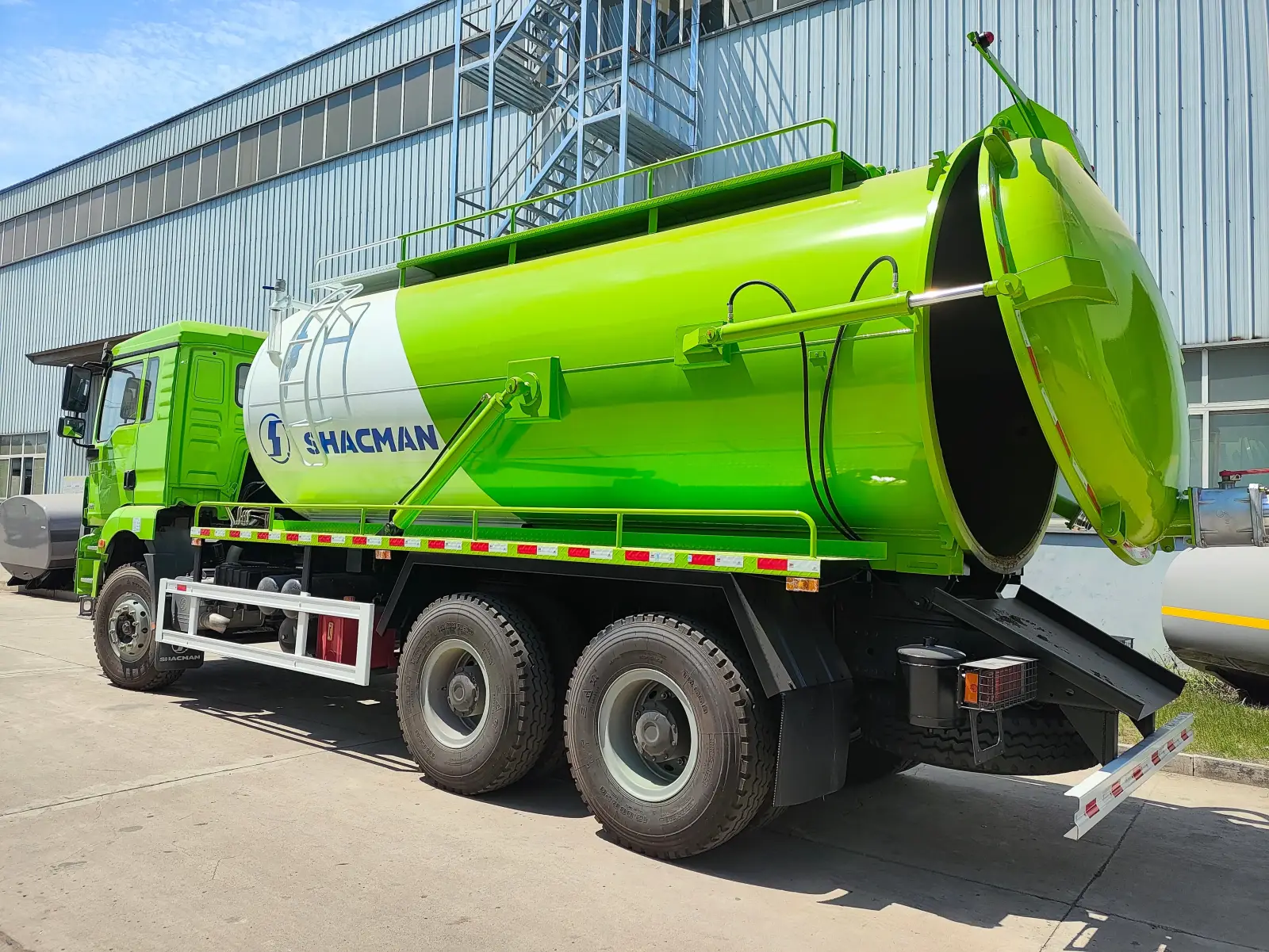 SHACMAN 6x4 20CBM Vacuum Sewage Suction Truck
