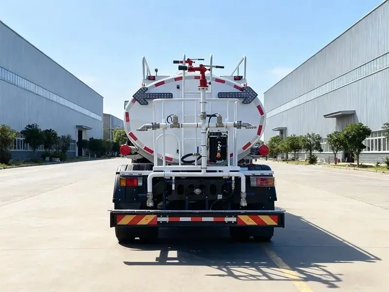 ISUZU 4x2 15CBM Water Sprinkler  Truck