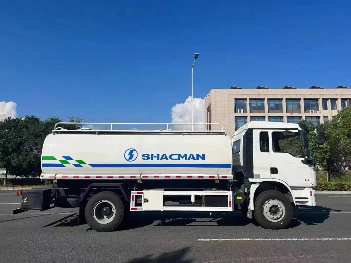 SHACMAN 4x2 15m³ Water Sprinkler Truck