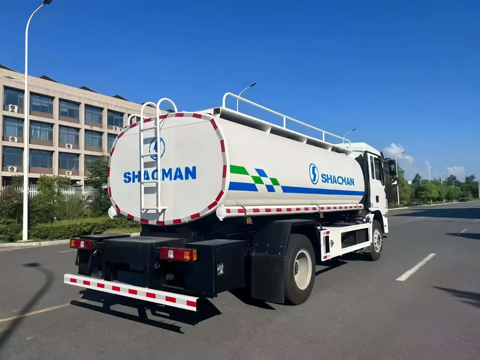 SHACMAN 4x2 15m³ Water Sprinkler Truck