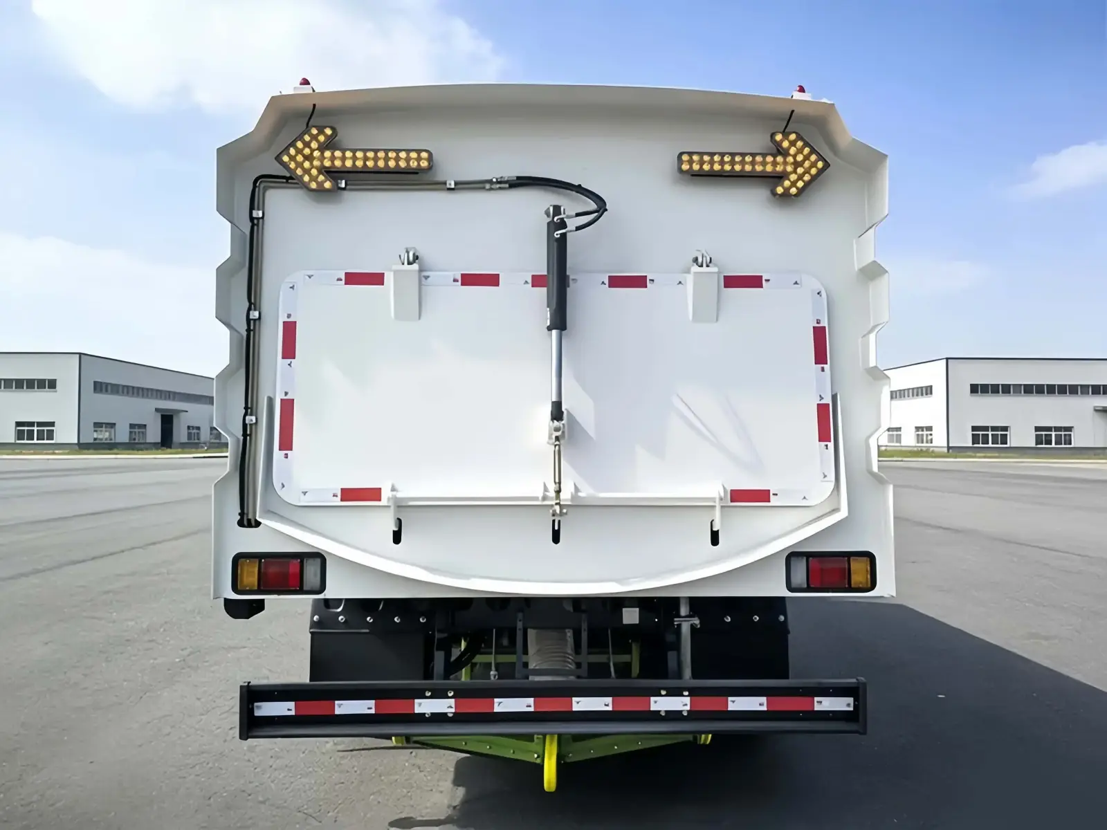 ISUZU 4x2 10 CBM Street Sweeper Truck