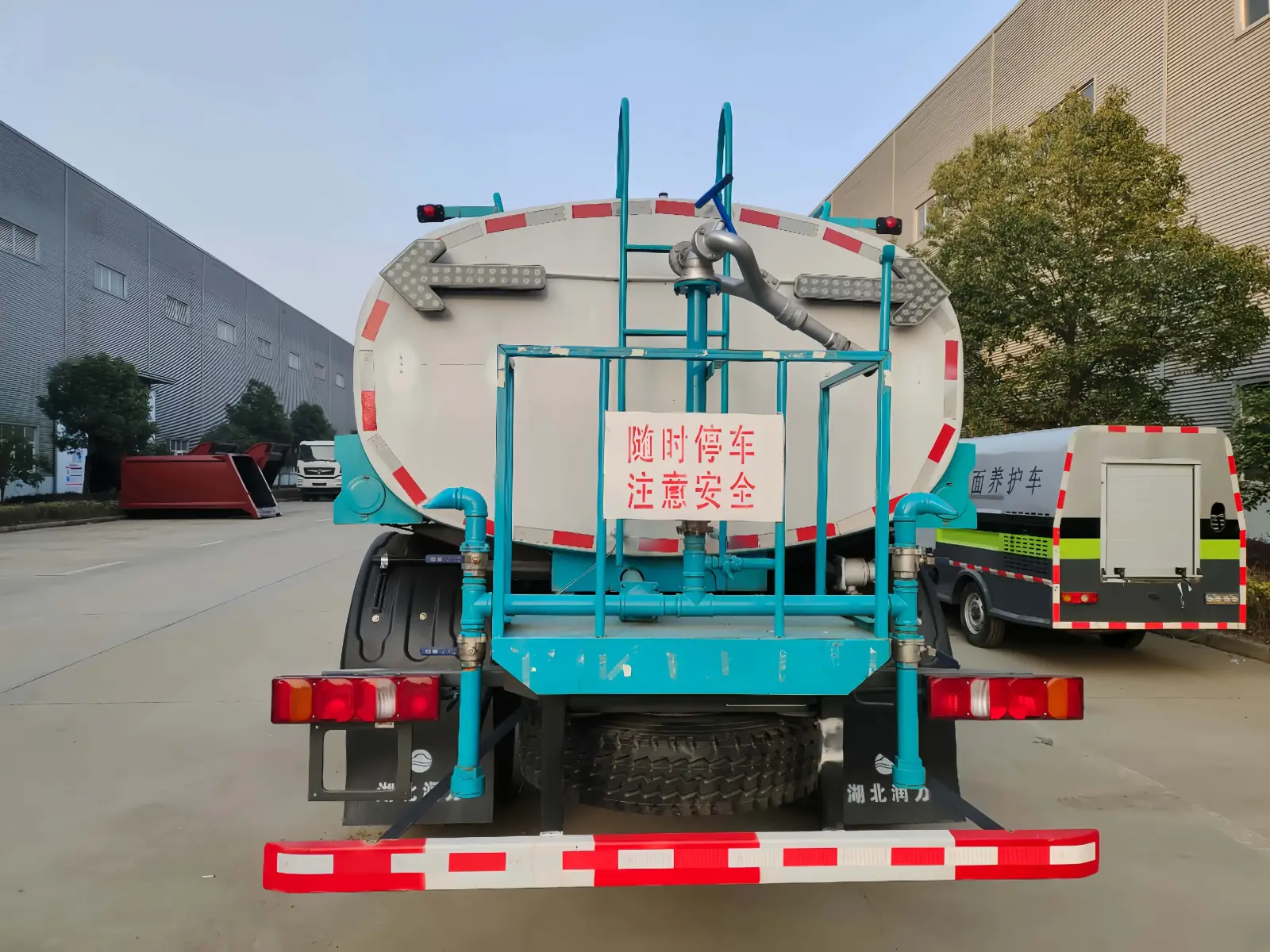 Used HOWO NX 4x2 6cbm Water Sprinkler Truck