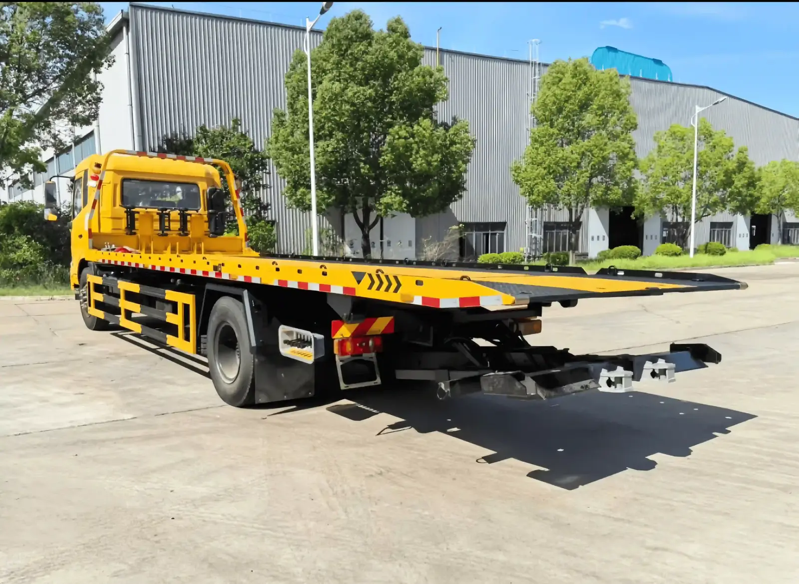 Used DONGFENG 4x2 10-Ton Flatbed Tow Truck