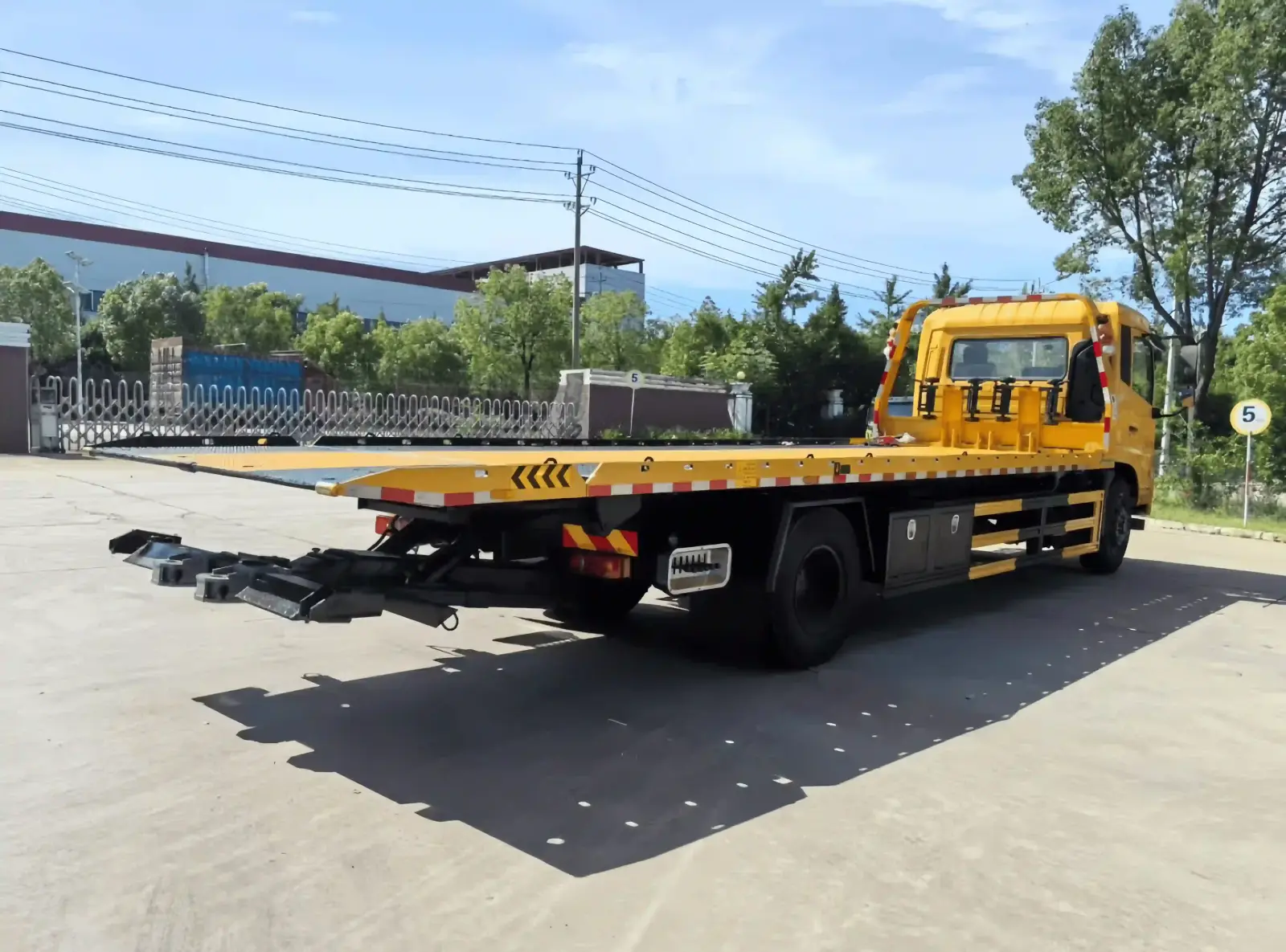 Used DONGFENG 4x2 10-Ton Flatbed Tow Truck