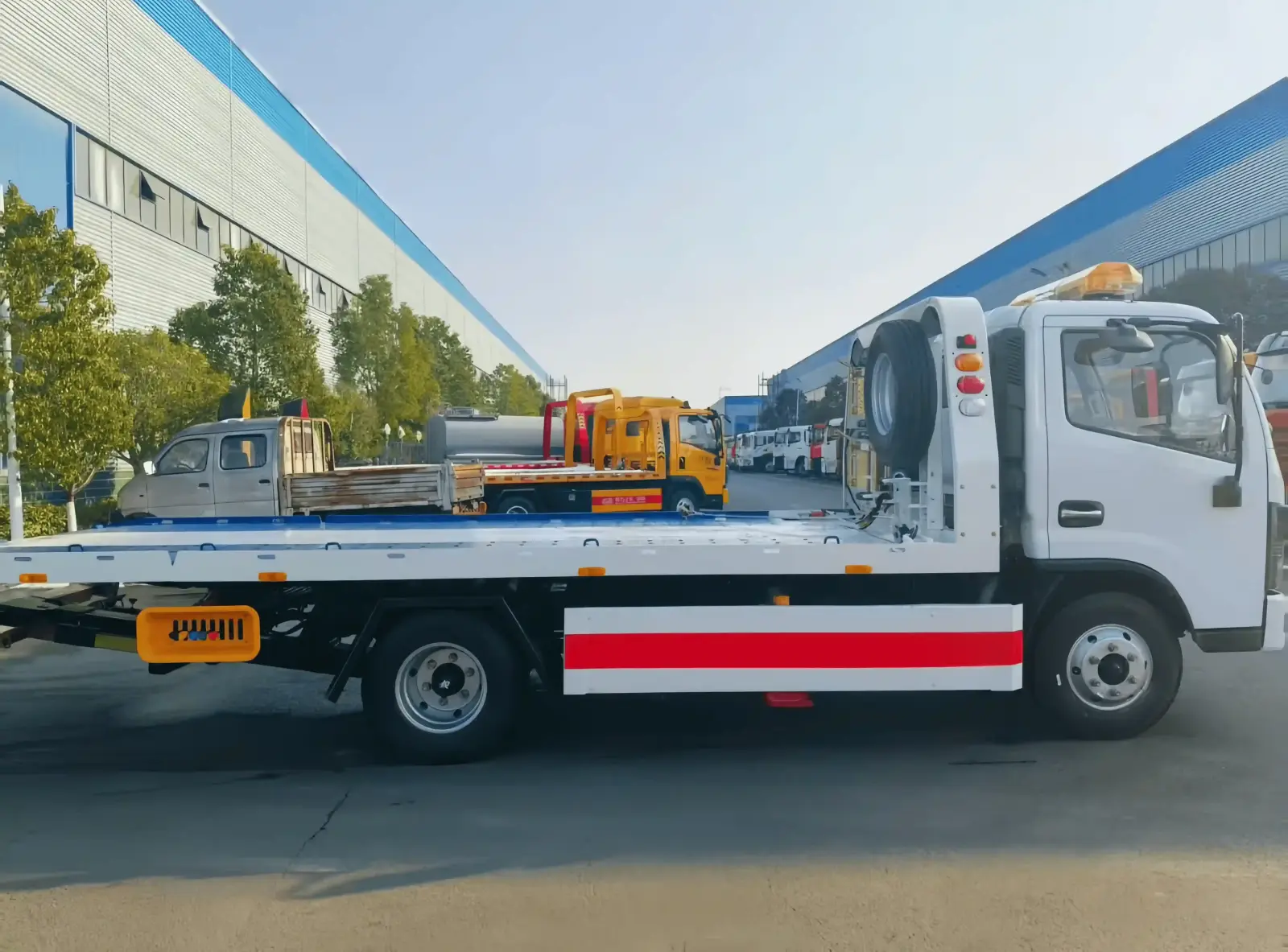 ​ Used DONGFENG 4x2 Flatbed Tow Truck
