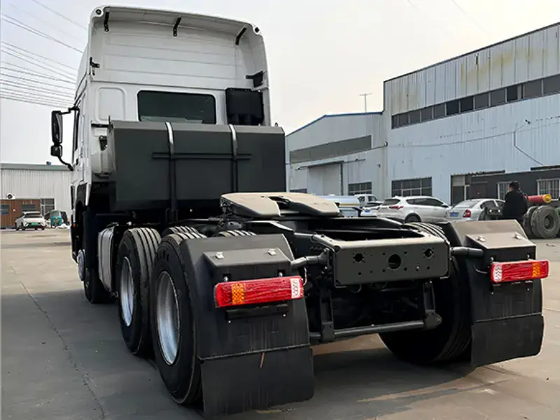 SINOTRUCK HOWO 430 6x4 Tractor Truck