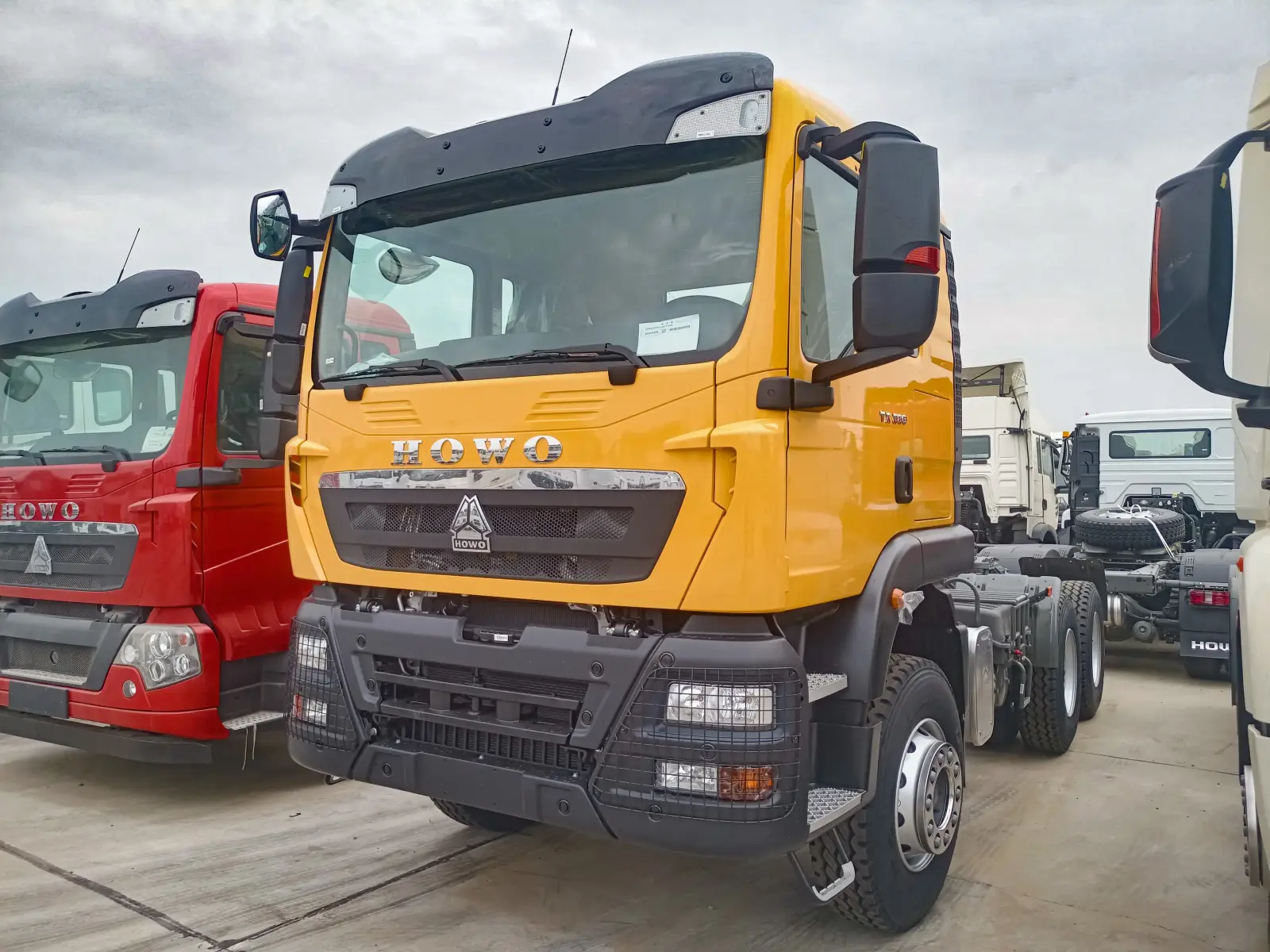 SINOTRUCK HOWO TX 380 6x4 Tractor Truck