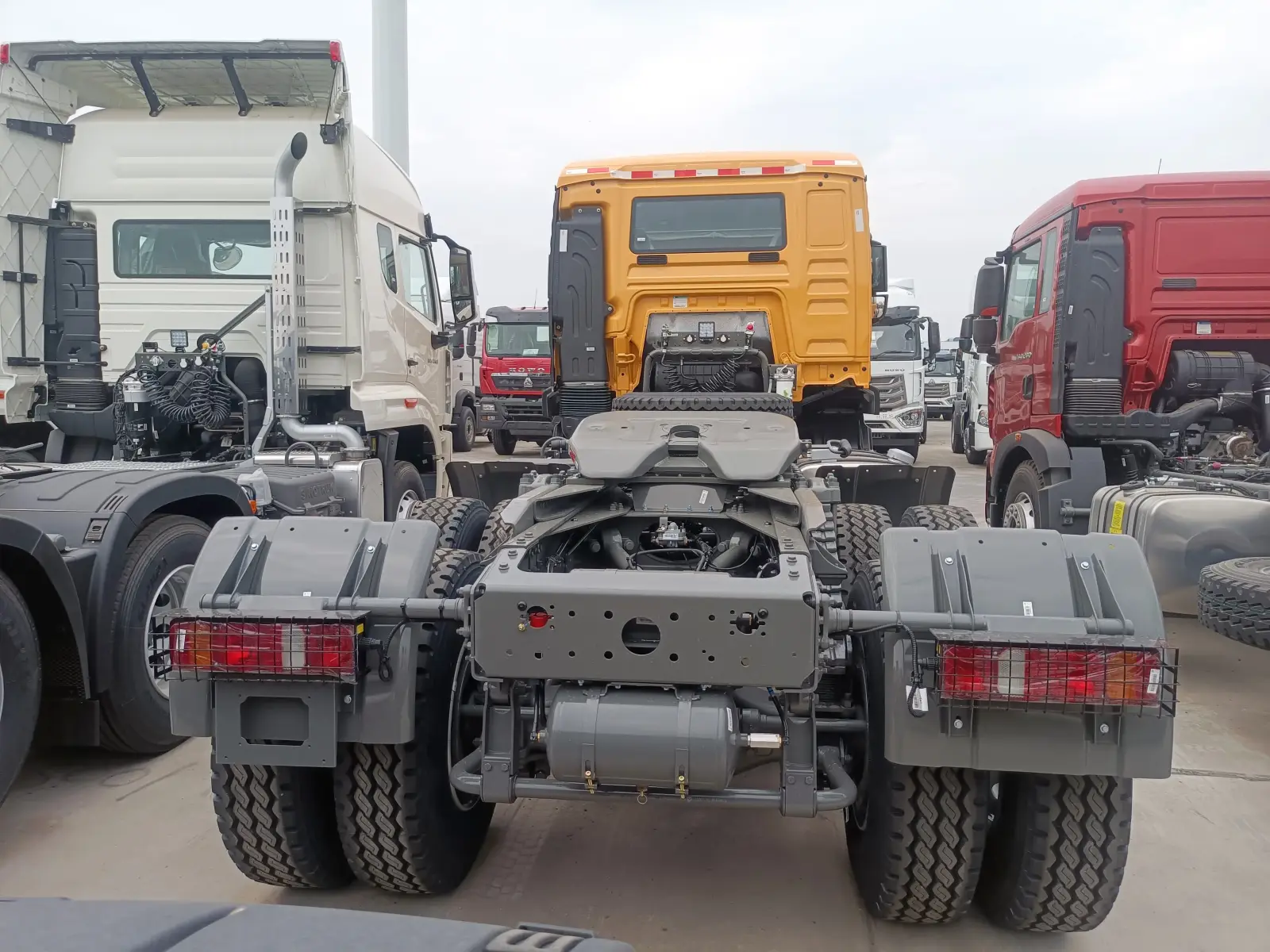 SINOTRUCK HOWO TX 380 6x4 Tractor Truck