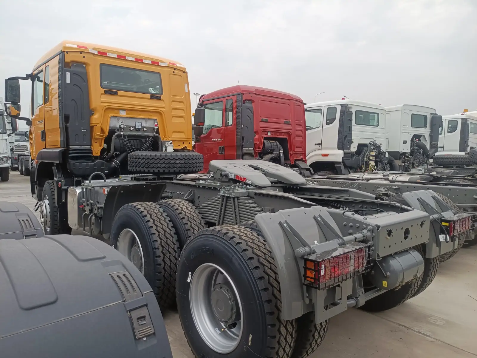 SINOTRUCK HOWO TX 380 6x4 Tractor Truck