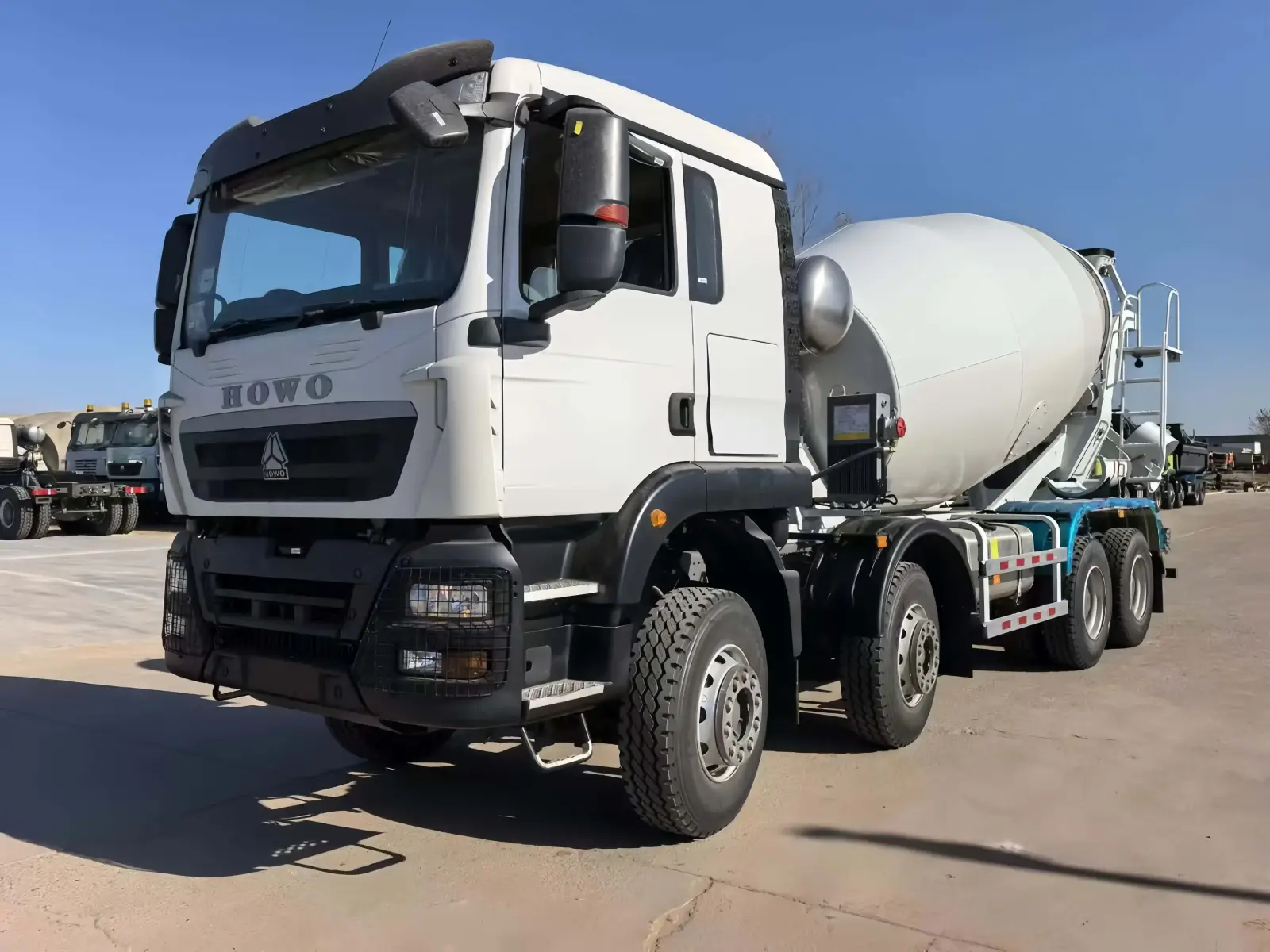 SINOTRUCK HOWO TX 8x4 Concrete Mixer Truck