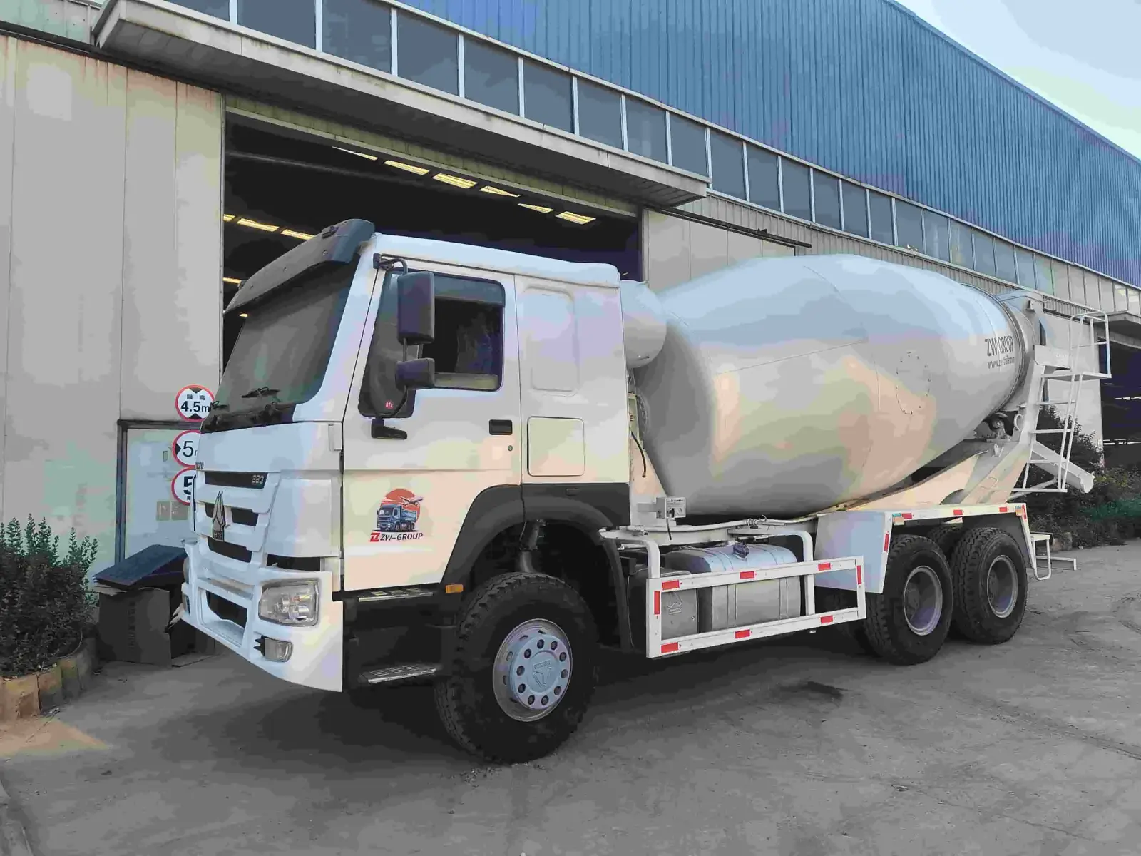 ​HOWO 380HP 6×4 Concrete Mixer Truck