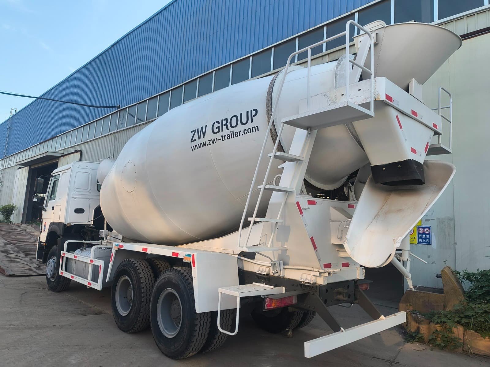 ​HOWO 380HP 6×4 Concrete Mixer Truck