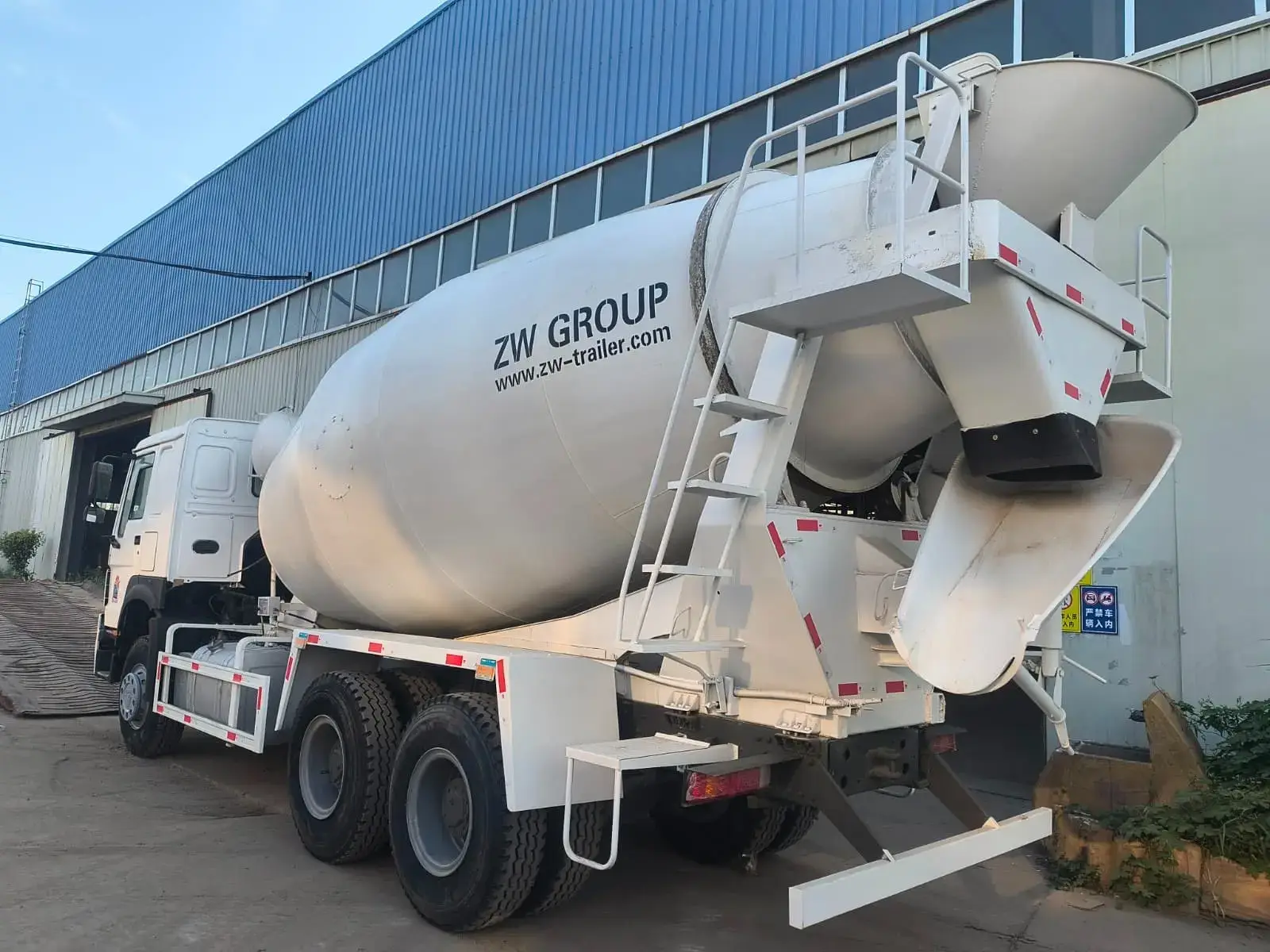 ​HOWO 380HP 6×4 Concrete Mixer Truck