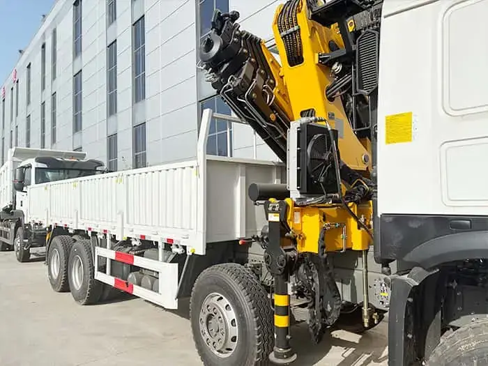HOWO 8x4 371 Truck Mounted Crane