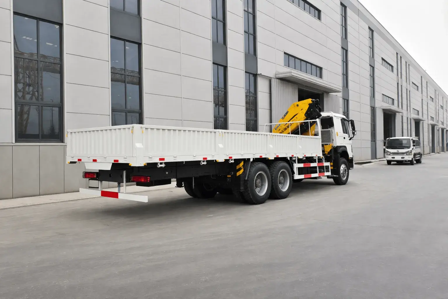 HOWO 371 6x4 Truck Mounted Crane