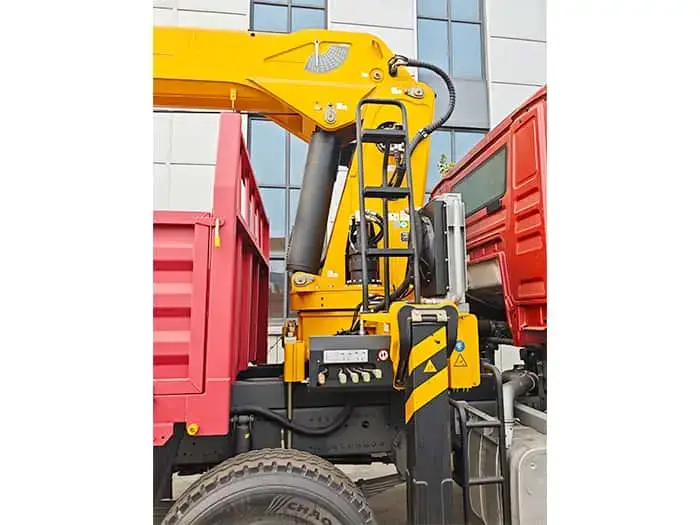 HOWO TX 371HP Truck Mounted Crane