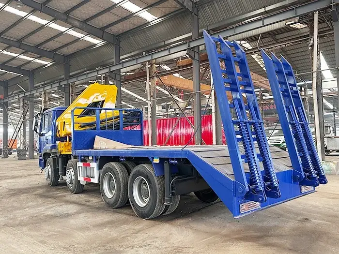 Folding Boom HOWO NX Truck Crane with Ladder
