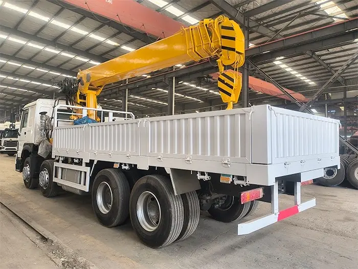 HOWO 375 Truck with XCMG Straight Boom Crane