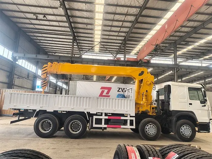 HOWO 375 Truck with XCMG Straight Boom Crane