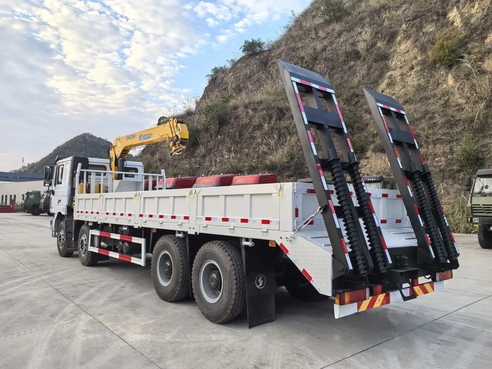 SHACMAN F3000 Truck Mounted Crane with XCMG