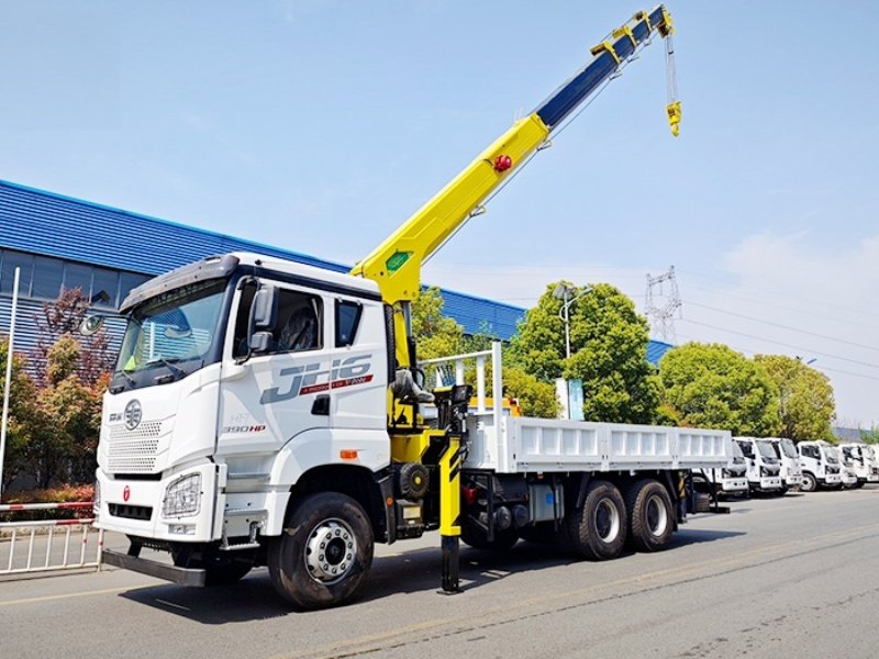 FAW JH6 6x4 390HP Truck Mounted Crane