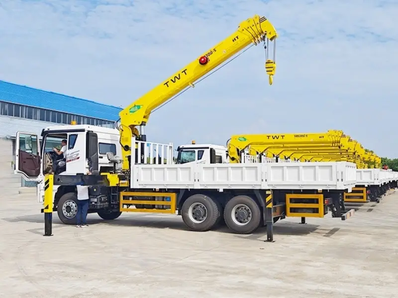 FAW JH6 6x4 390HP Truck Mounted Crane