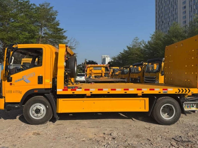 HOWO 4x2 Flatbed Tow Truck 