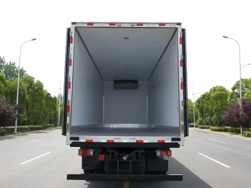 ISUZU GIGA 6x4 15-Ton Refrigerated Truck