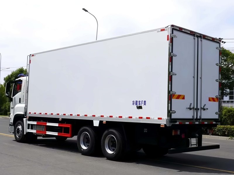 ISUZU GIGA 6x4 15-Ton Refrigerated Truck