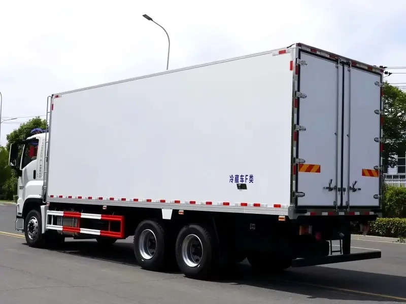 ISUZU GIGA 6x4 15-Ton Refrigerated Truck