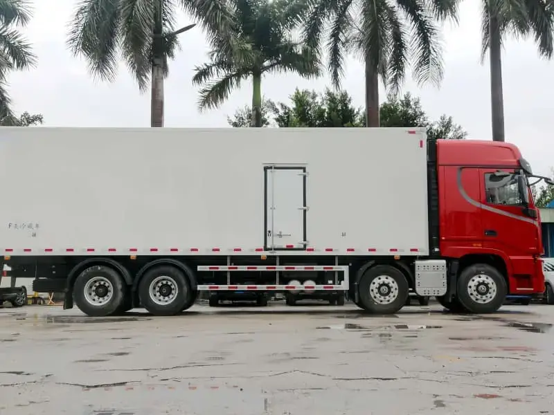 DONGFENG 8x4 18-Ton Refrigerated Truck