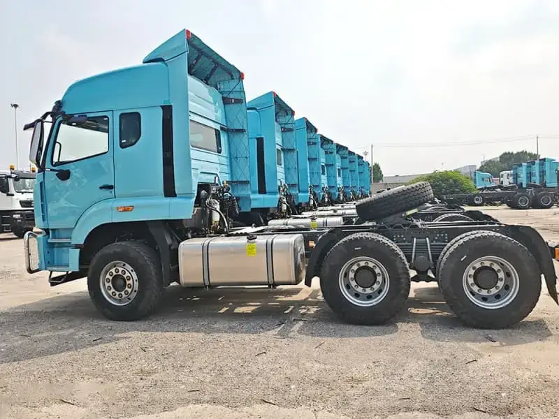 SINOTRUCK HOWO NX 400 6x4 Tractor Truck