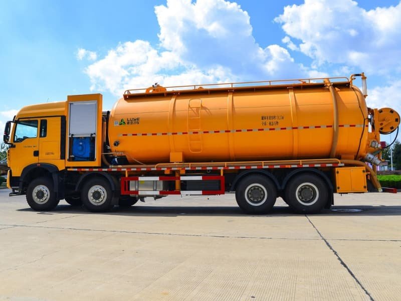 HOWO TX7 8x4 Vacuum Sewage Suction Truck