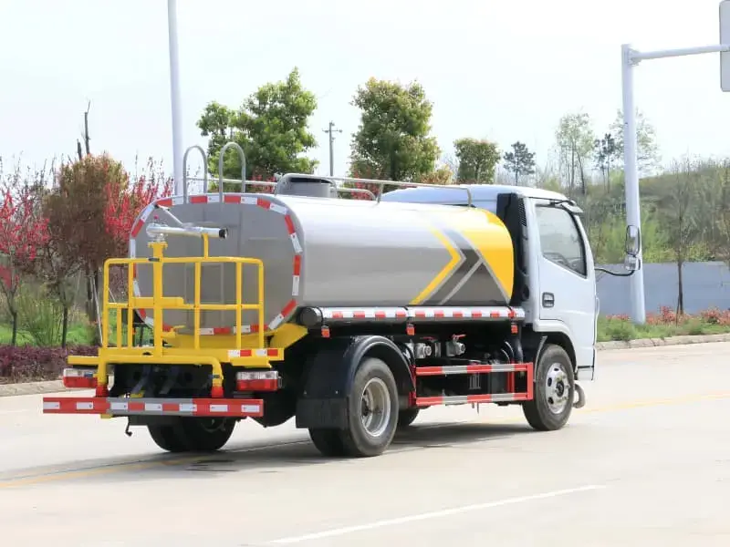 Used DONGFENG 4x2 5cbm Water Sprinkler Truck