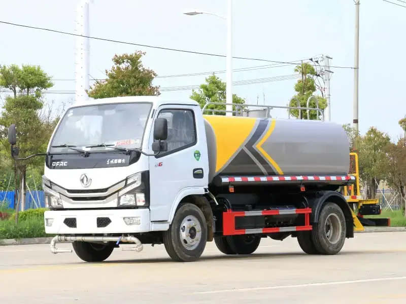 Used DONGFENG 4x2 5cbm Water Sprinkler Truck