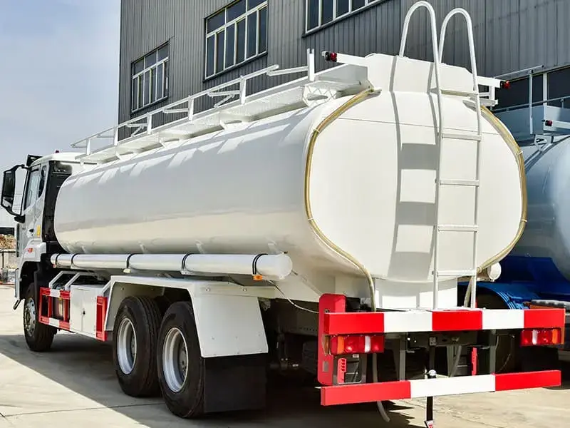 SINOTRUCK HOWO NX 300HP Fuel Tank Truck