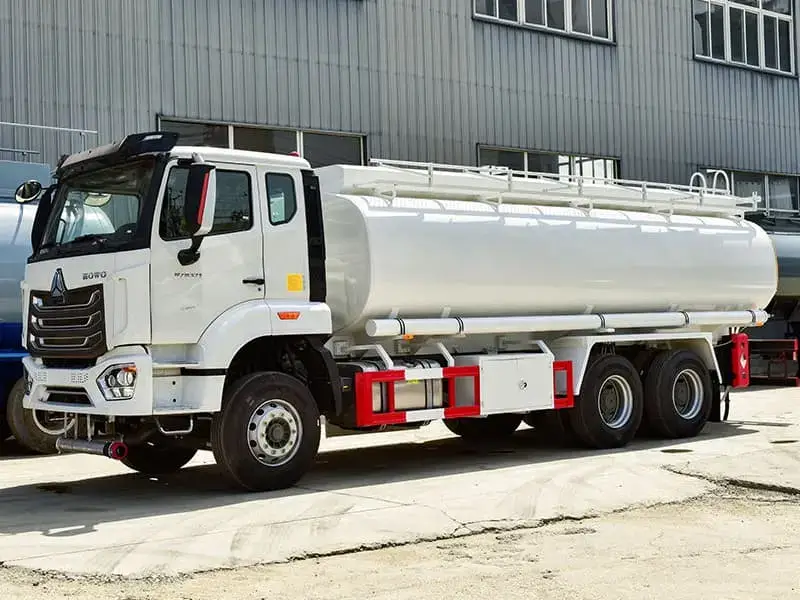 SINOTRUCK HOWO NX 300HP Fuel Tank Truck