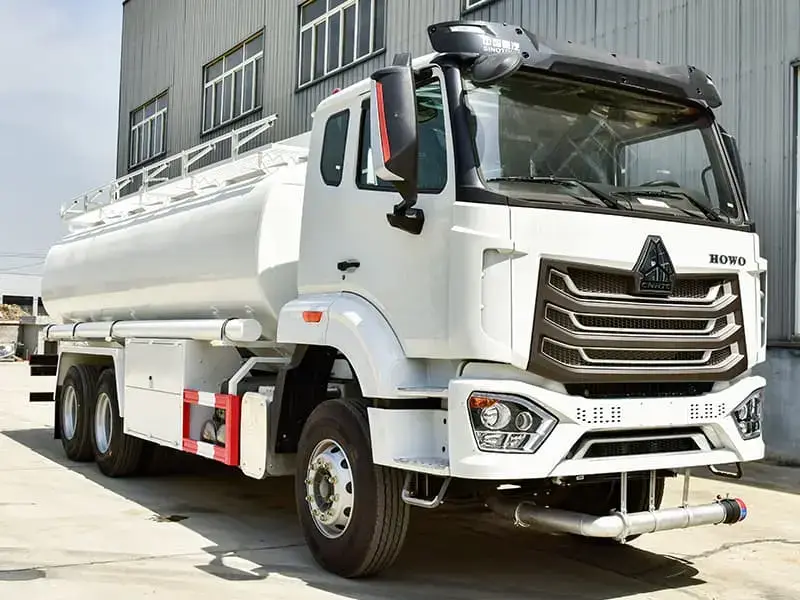 SINOTRUCK HOWO NX 300HP Fuel Tank Truck