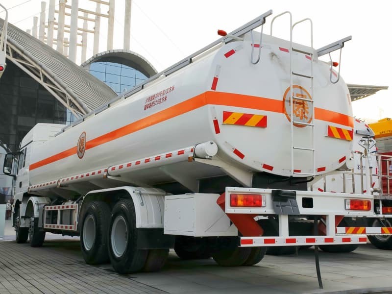 SHACMAN M3000 Fuel Tanker Truck SHACMAN M3000 Fuel Tanker Truck