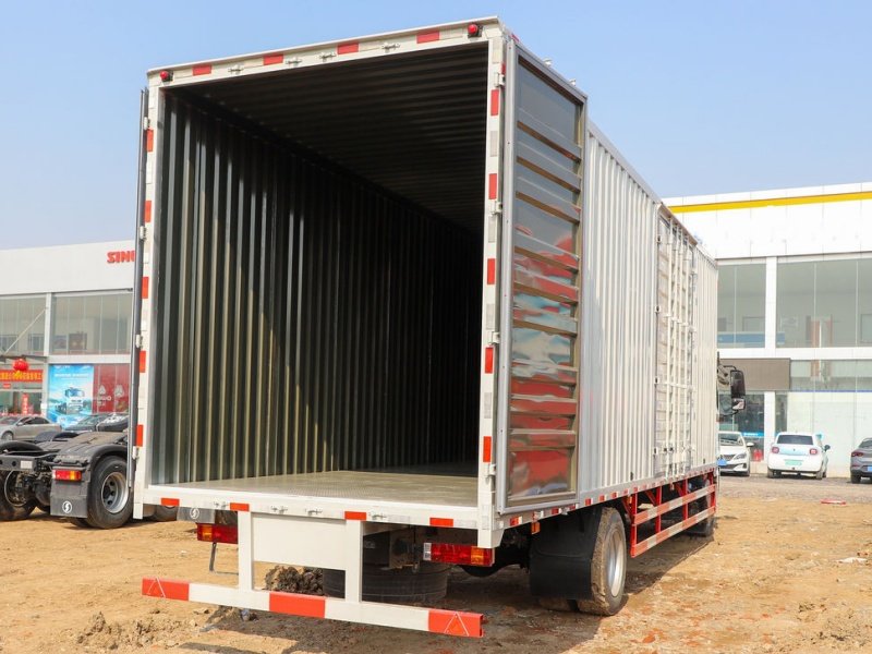 SHACMAN L5000 4x2 Box Truck