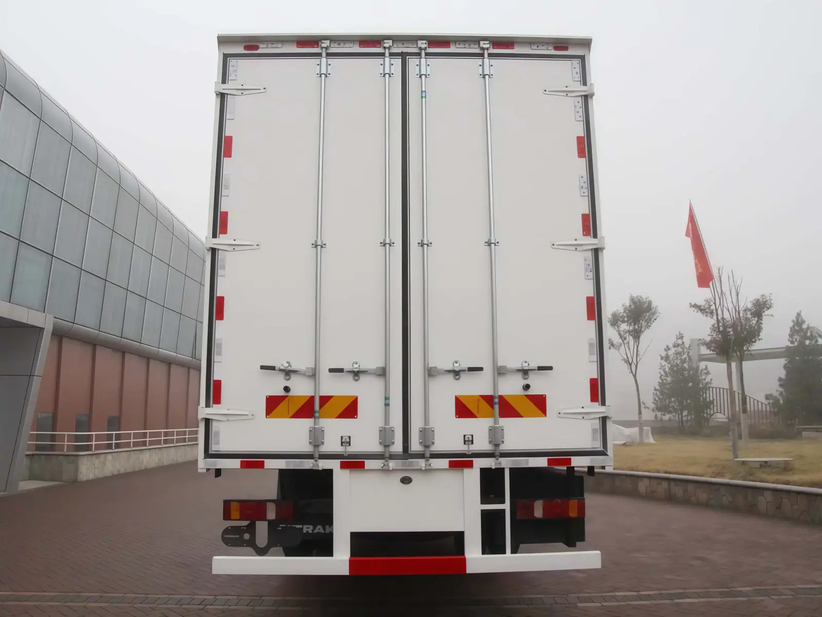 SINOTRUCK SITRAK 4x2 Box Truck