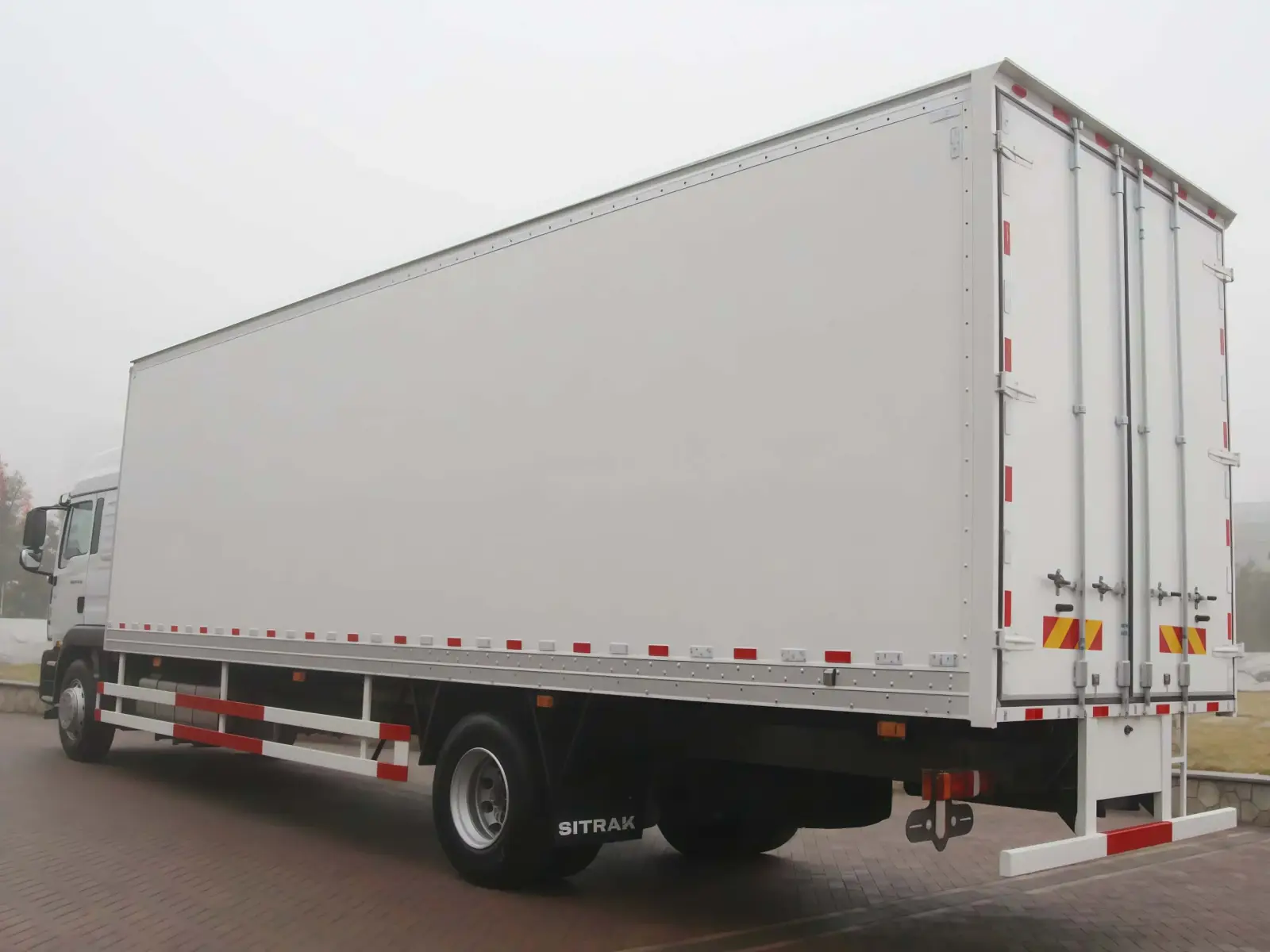 SINOTRUCK SITRAK 4x2 Box Truck