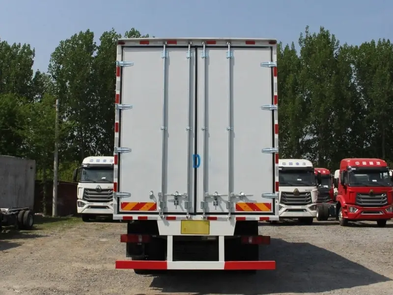 HOWO NX Box Truck