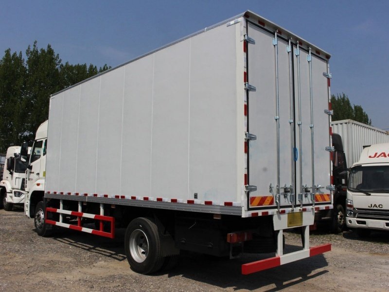 HOWO NX Box Truck 