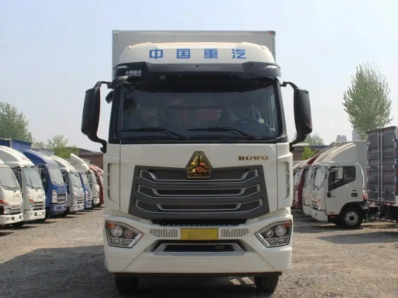 HOWO NX Box Truck