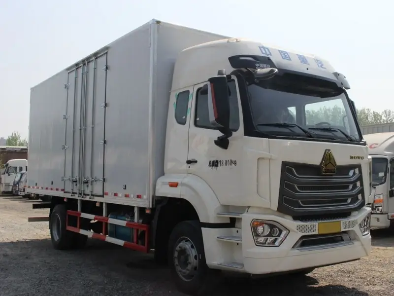HOWO NX Box Truck