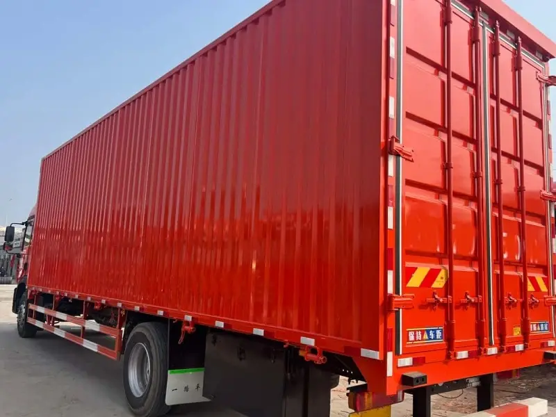 HOWO TX 4x2 330HP Box Truck